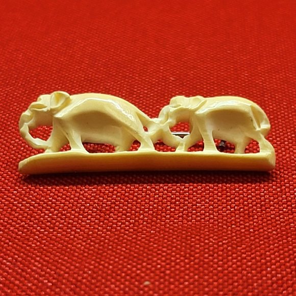 VTG Elephant Pin Brooch Carved Celluloid Two Elephants - Picture 8 of 9